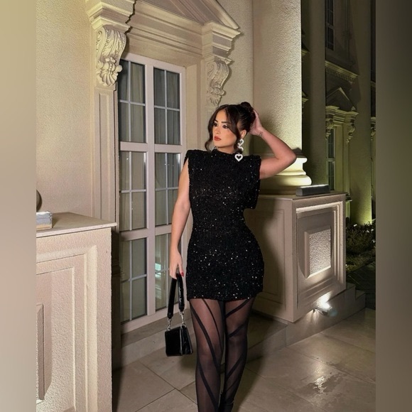 ZARA ~ ✨BLOGGERS FAV ✨ SEQUIN Mini DRESS with SHOULDER PADS in Black - Picture 8 of 16